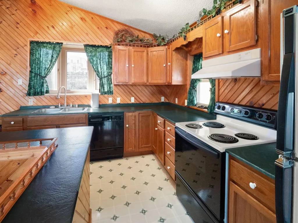 62 Lakeshore Drive New Concord KY 42076
