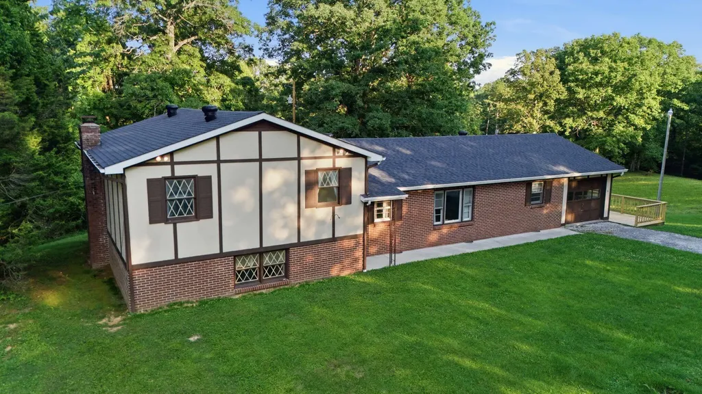 70 Resurrection Road Beattyville KY 41311