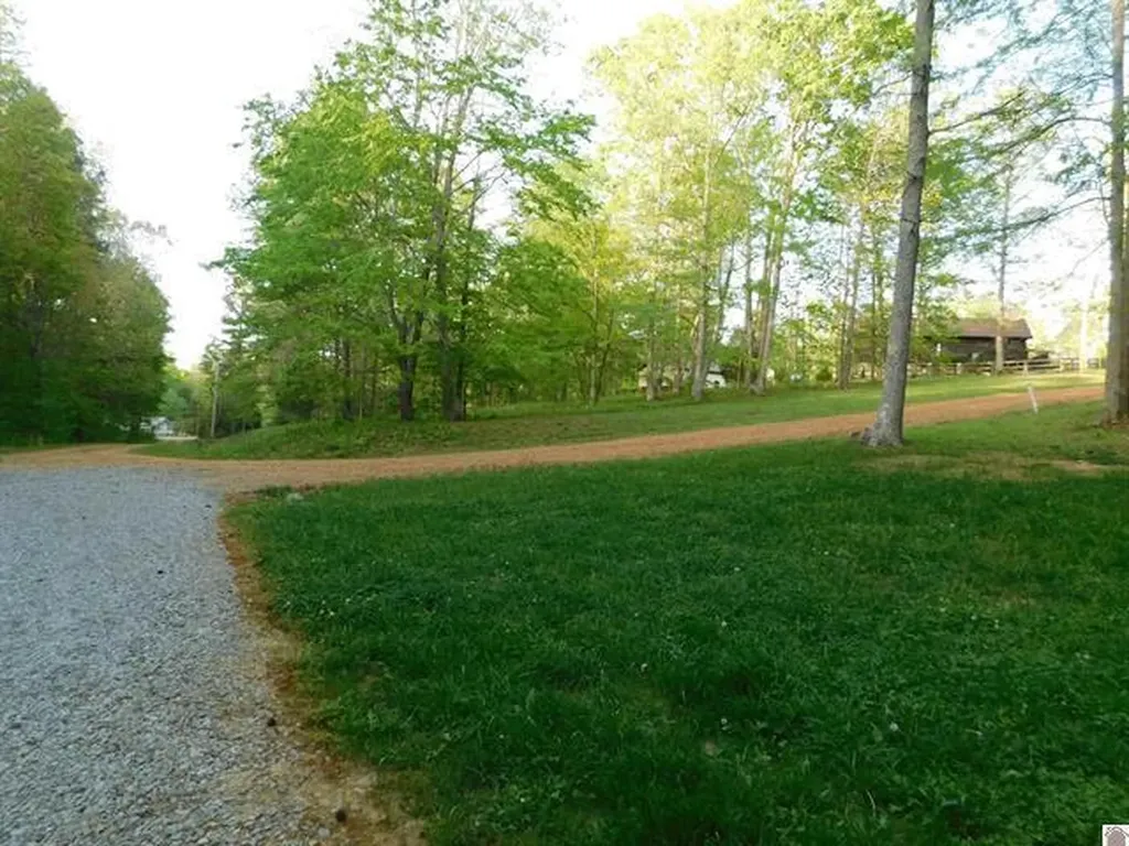 92 Clara Lane Benton KY 42025
