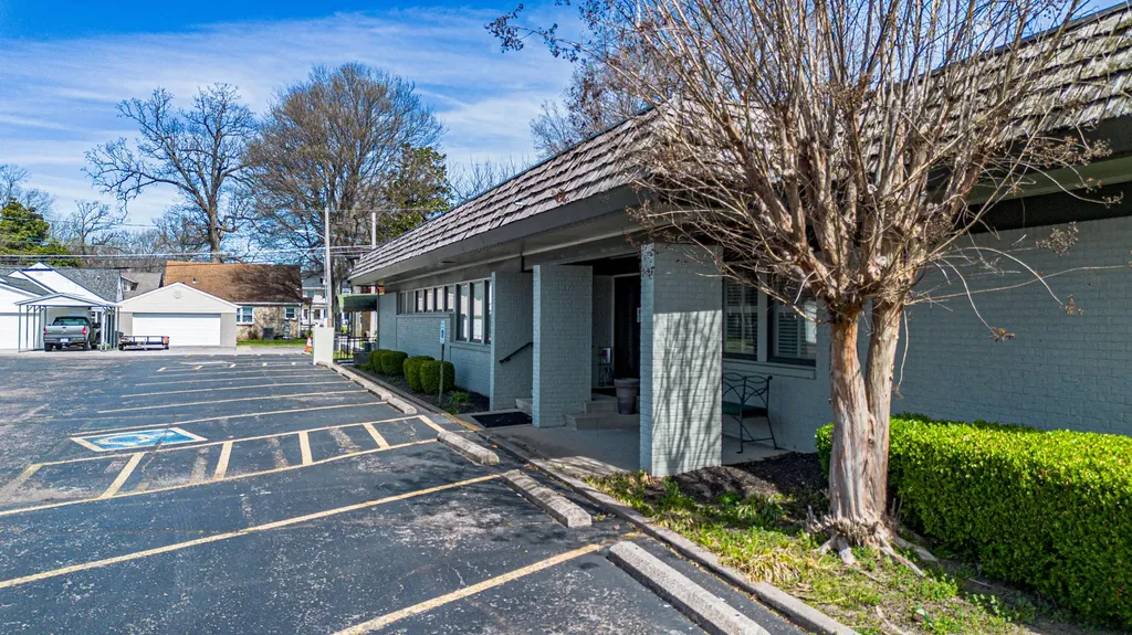 2421 Broadway Street Paducah KY 42001