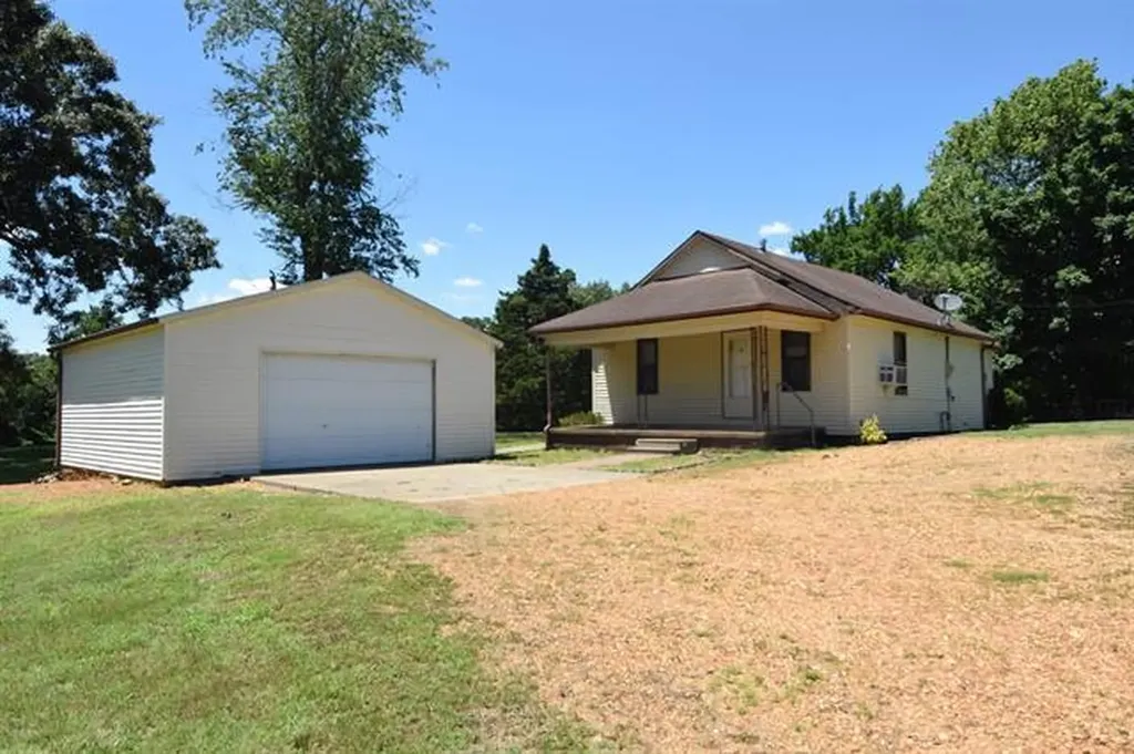 648 S County Line Road Mayfield KY 42066