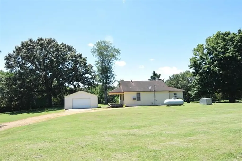 648 S County Line Road Mayfield KY 42066
