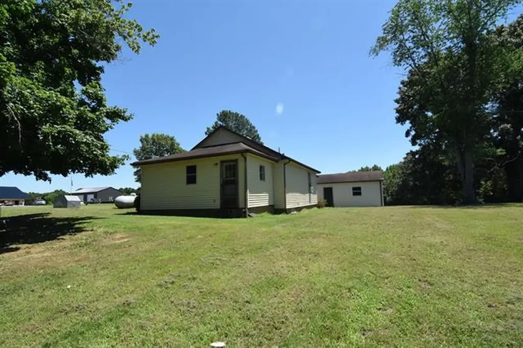 648 S County Line Road Mayfield KY 42066