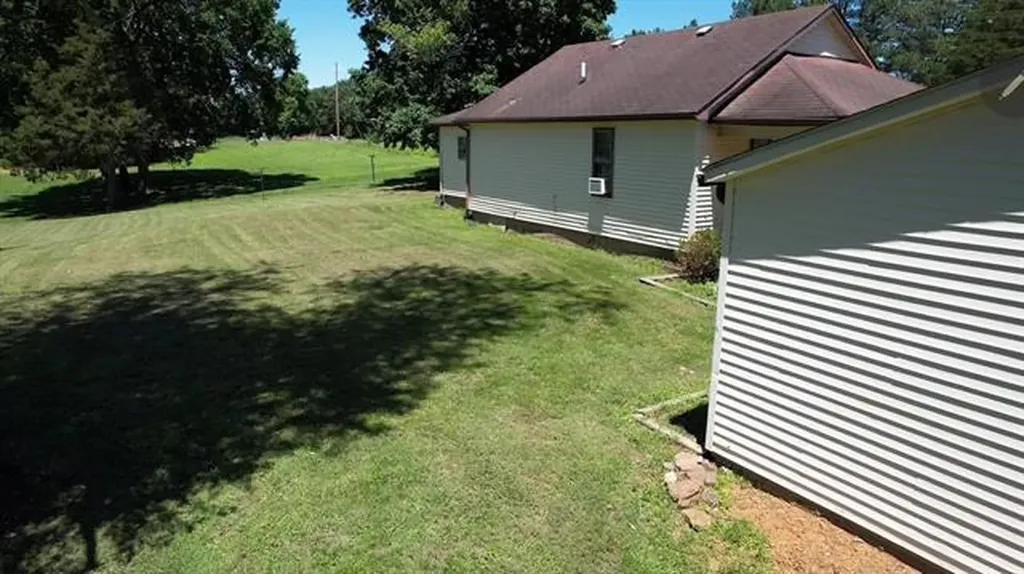 648 S County Line Road Mayfield KY 42066