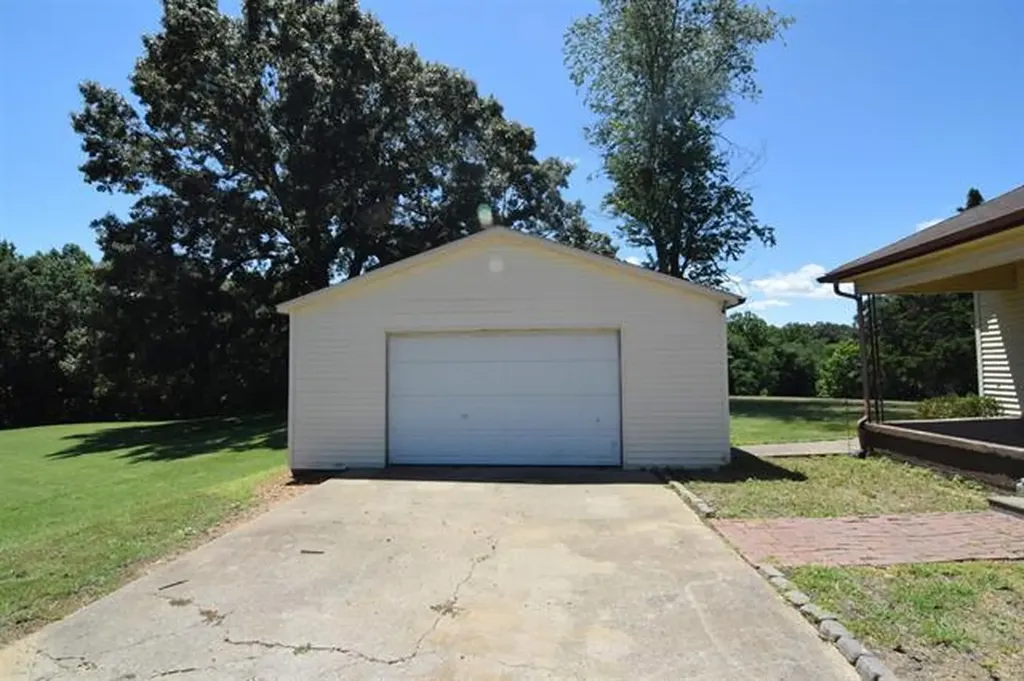 648 S County Line Road Mayfield KY 42066