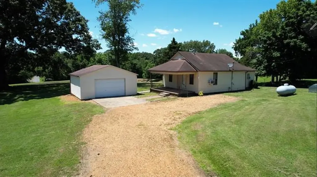 648 S County Line Road Mayfield KY 42066