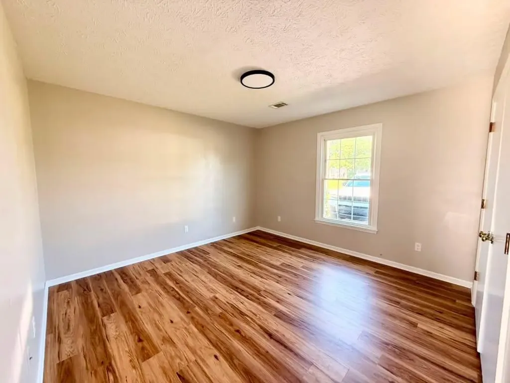 220 Azalea Harrodsburg KY 40330