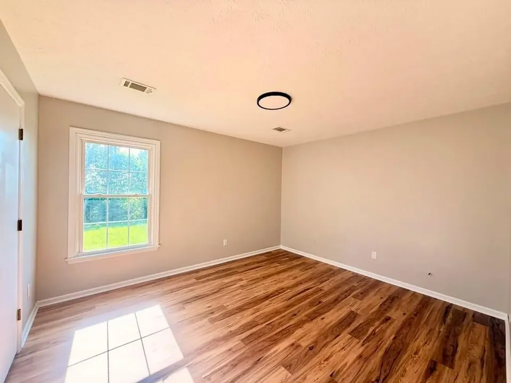 220 Azalea Harrodsburg KY 40330