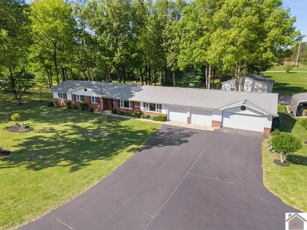 803 N State Route 810 Kuttawa KY 42055