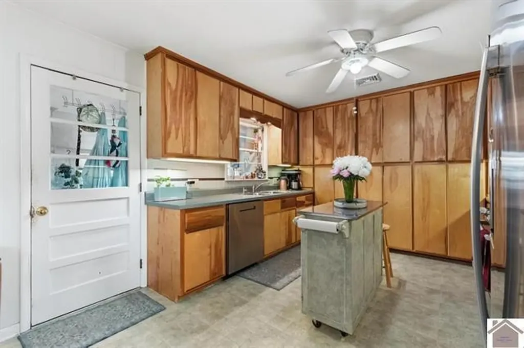 803 N State Route 810 Kuttawa KY 42055