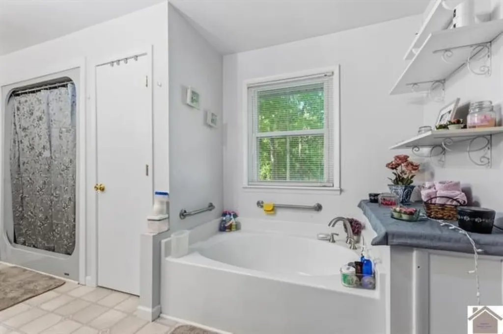 803 N State Route 810 Kuttawa KY 42055