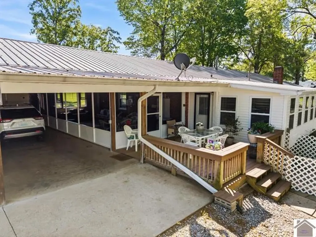 803 N State Route 810 Kuttawa KY 42055