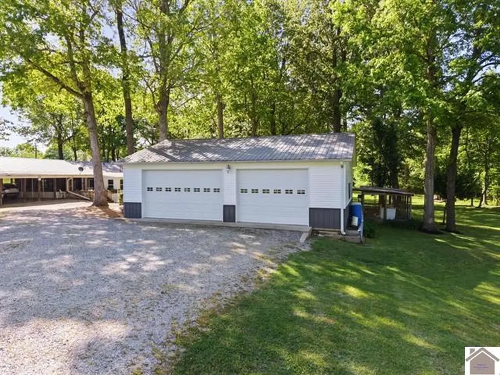 803 N State Route 810 Kuttawa KY 42055