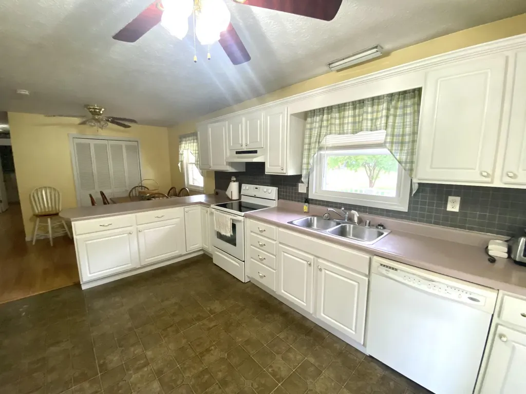 156 Heather Lane Ledbetter KY 42058