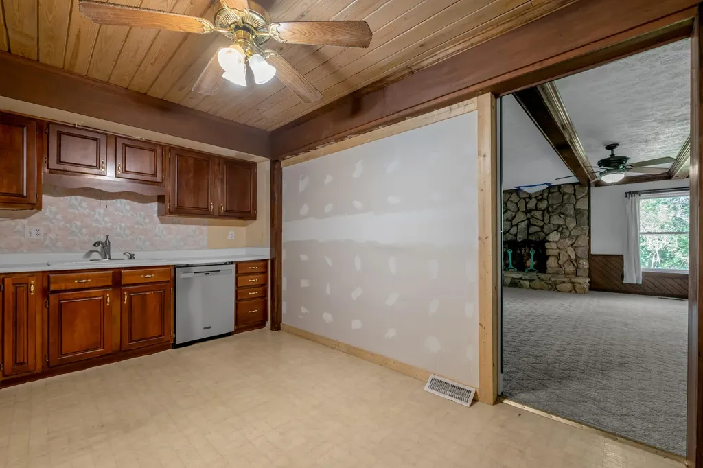 184 E Tiverton Way Lexington KY 40517