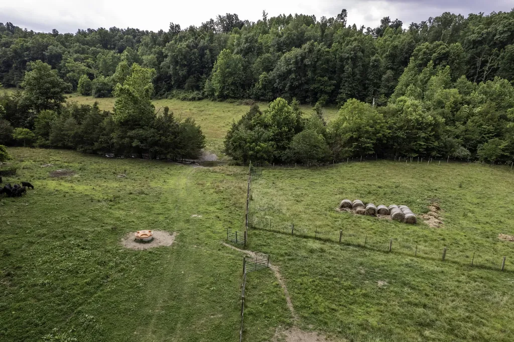 2000 2000 Gosser Ridge Road Liberty KY 42539