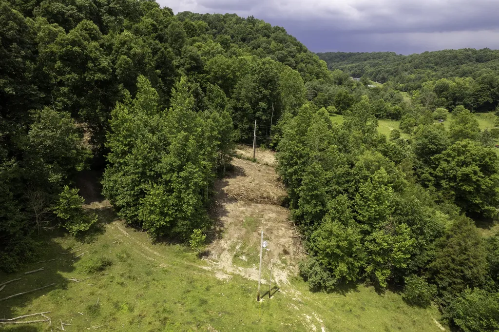 2000 2000 Gosser Ridge Road Liberty KY 42539