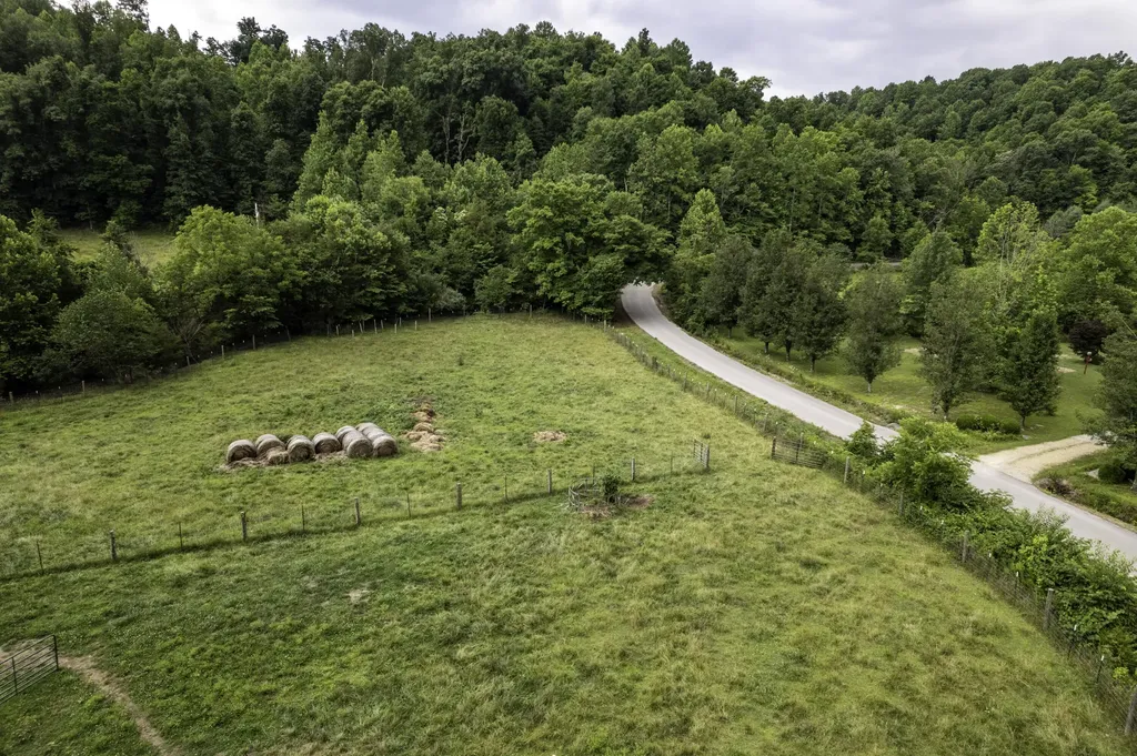 2000 2000 Gosser Ridge Road Liberty KY 42539