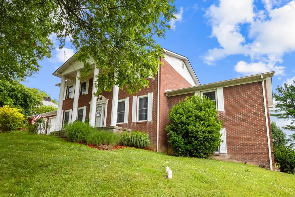 102 Dogwood Trail London KY 40741