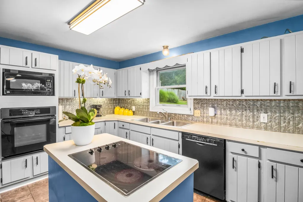 102 Dogwood Trail London KY 40741