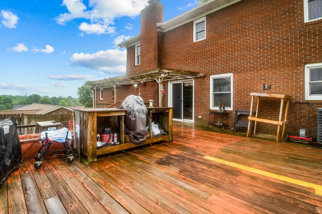 102 Dogwood Trail London KY 40741