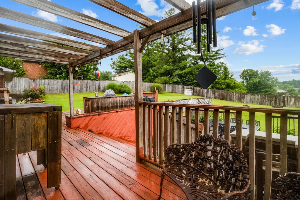 102 Dogwood Trail London KY 40741