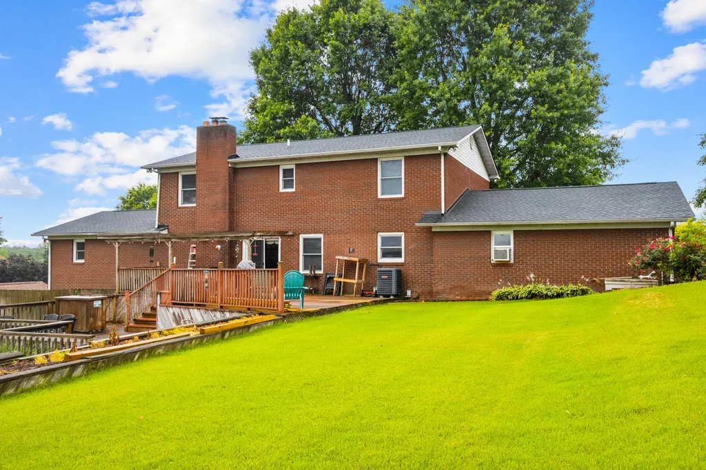 102 Dogwood Trail London KY 40741