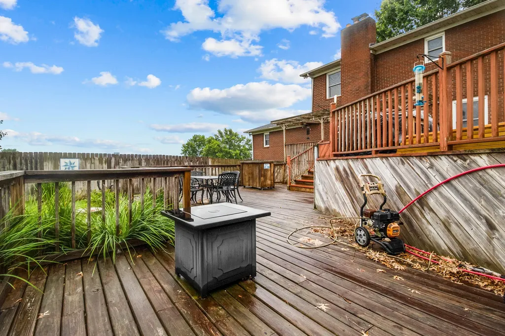 102 Dogwood Trail London KY 40741