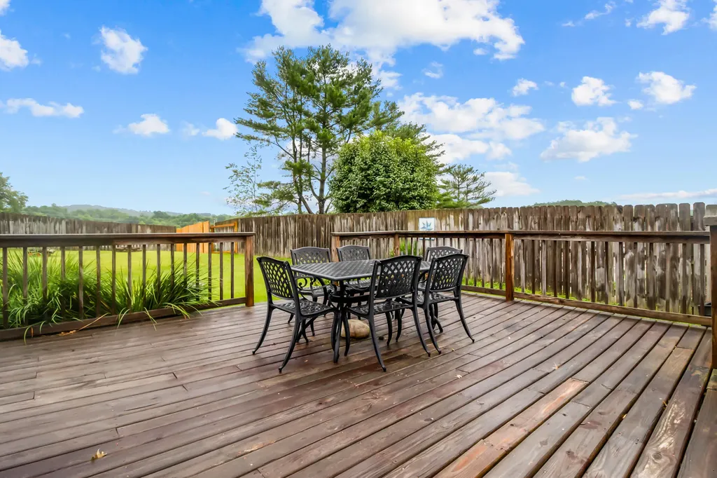 102 Dogwood Trail London KY 40741