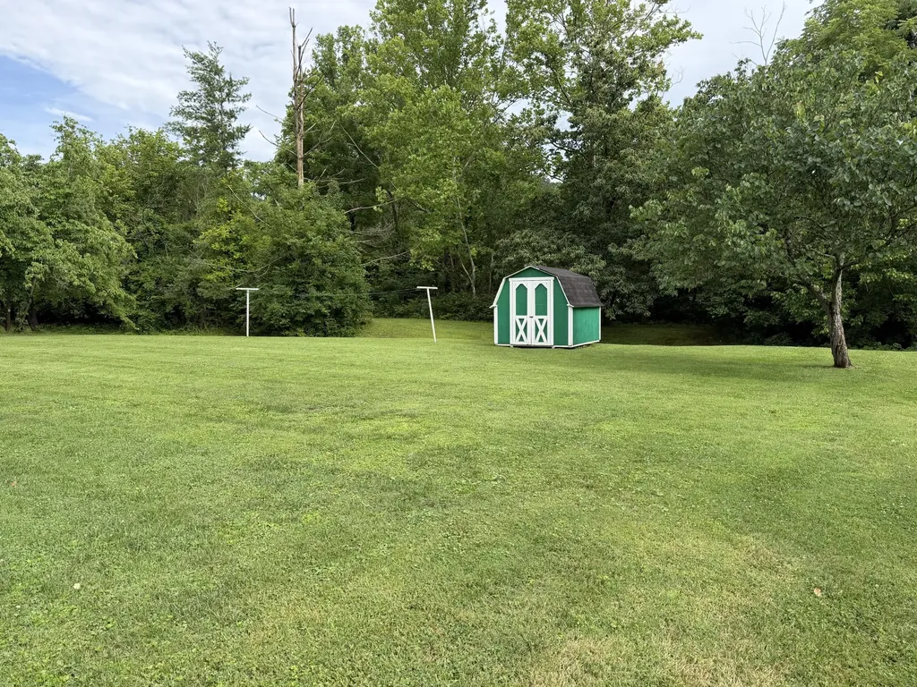 168 Geneva Avenue Irvine KY 40336