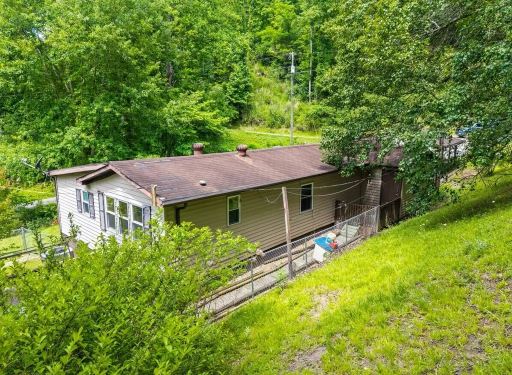 210 Right Fork Of Cowpen Road Pikeville KY 41501