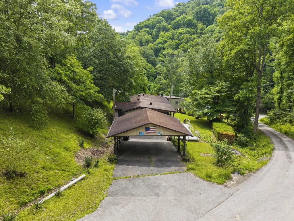 210 Right Fork Of Cowpen Road Pikeville KY 41501