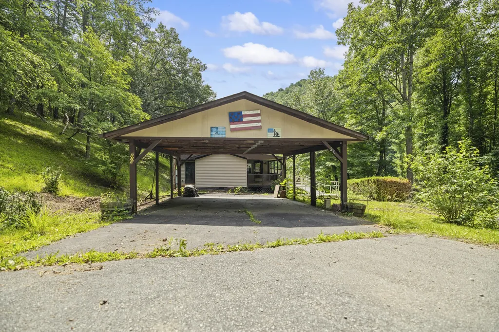 210 Right Fork Of Cowpen Road Pikeville KY 41501