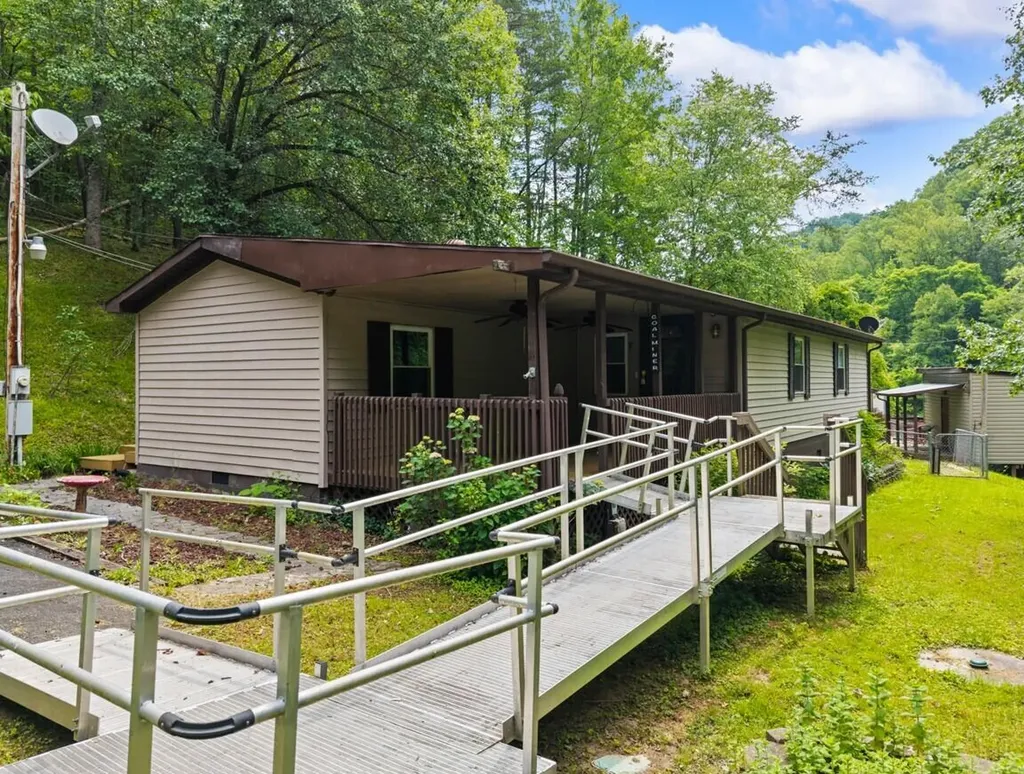 210 Right Fork Of Cowpen Road Pikeville KY 41501