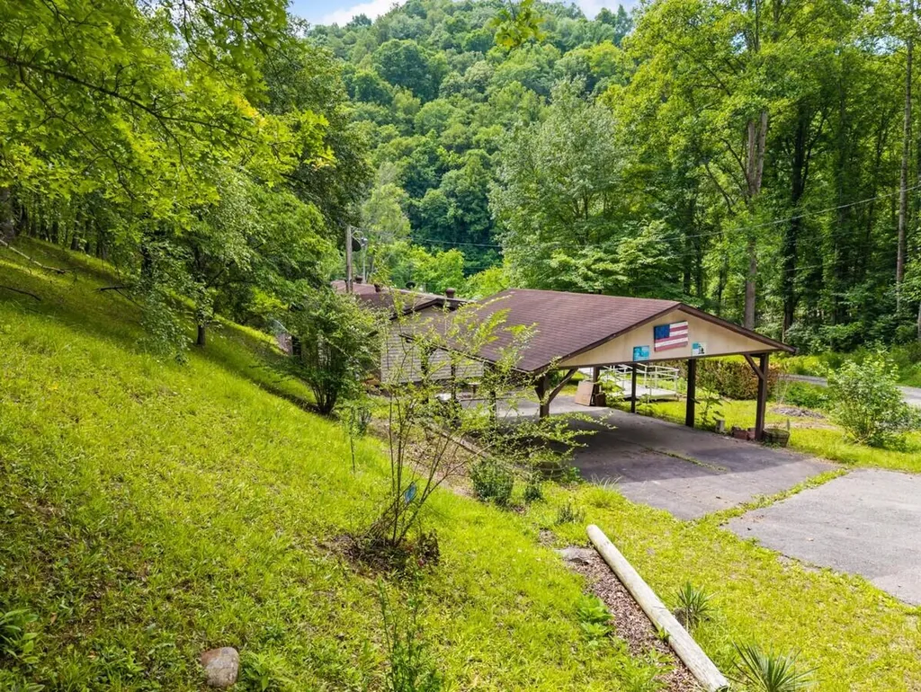 210 Right Fork Of Cowpen Road Pikeville KY 41501
