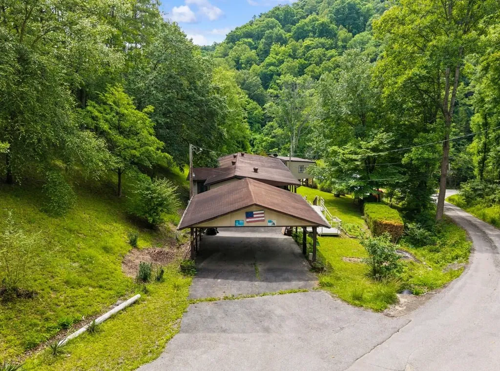 210 Right Fork Of Cowpen Road Pikeville KY 41501