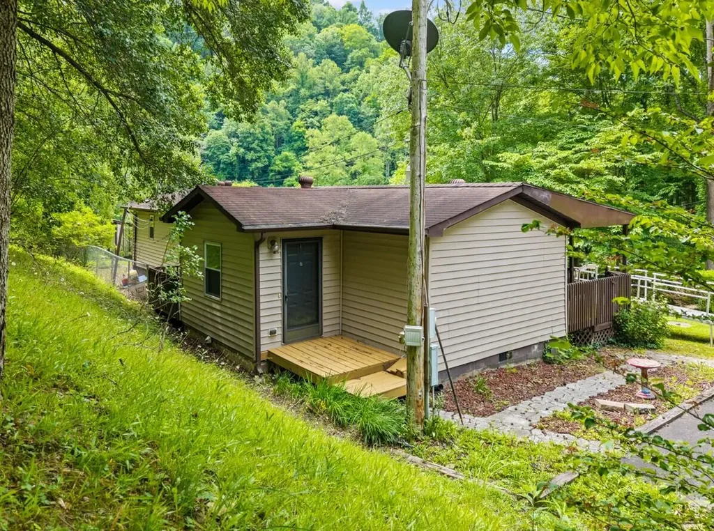 210 Right Fork Of Cowpen Road Pikeville KY 41501