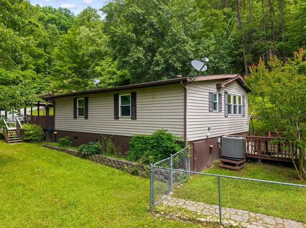 210 Right Fork Of Cowpen Road Pikeville KY 41501