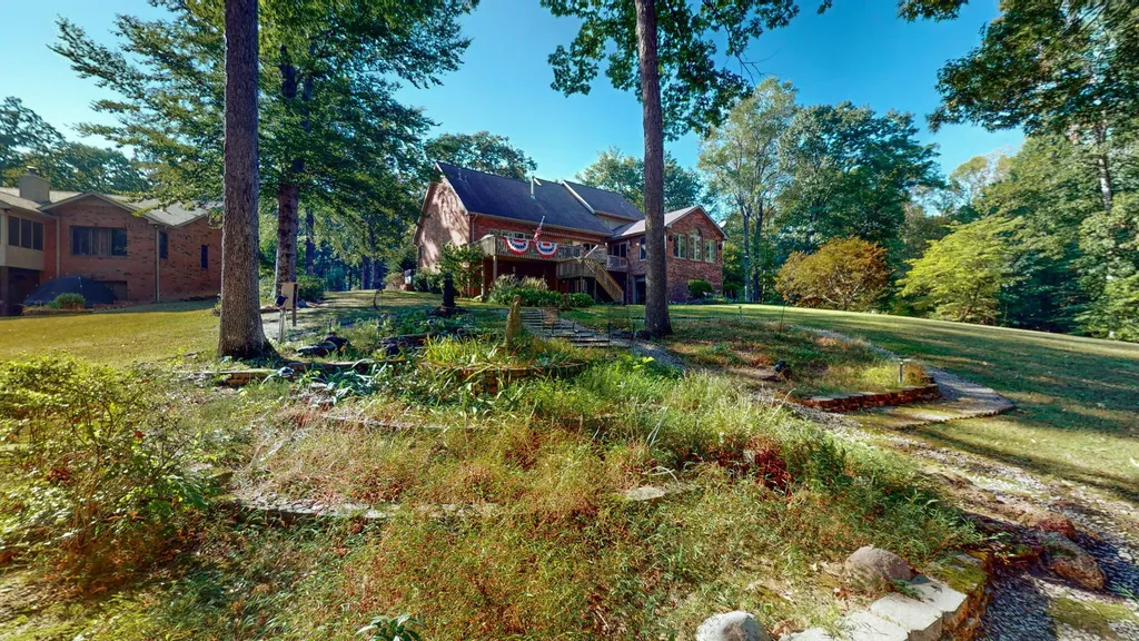 81 Woodridge Lane Murray KY 42071