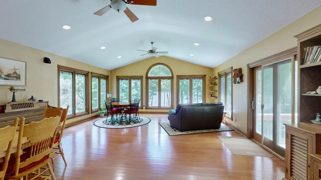 81 Woodridge Lane Murray KY 42071