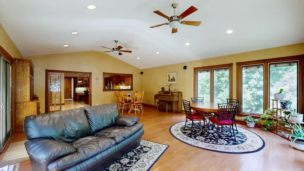 81 Woodridge Lane Murray KY 42071