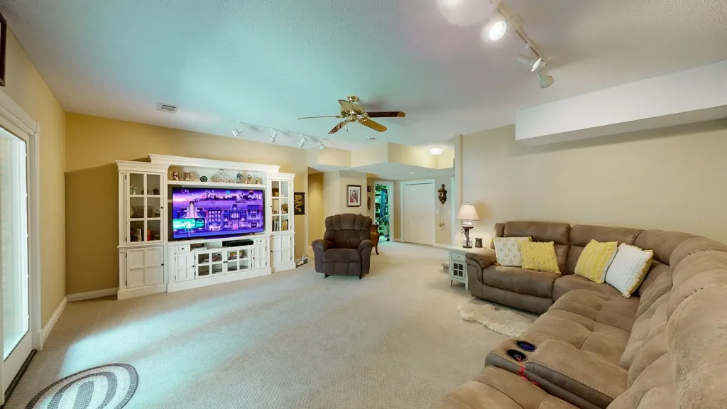 81 Woodridge Lane Murray KY 42071