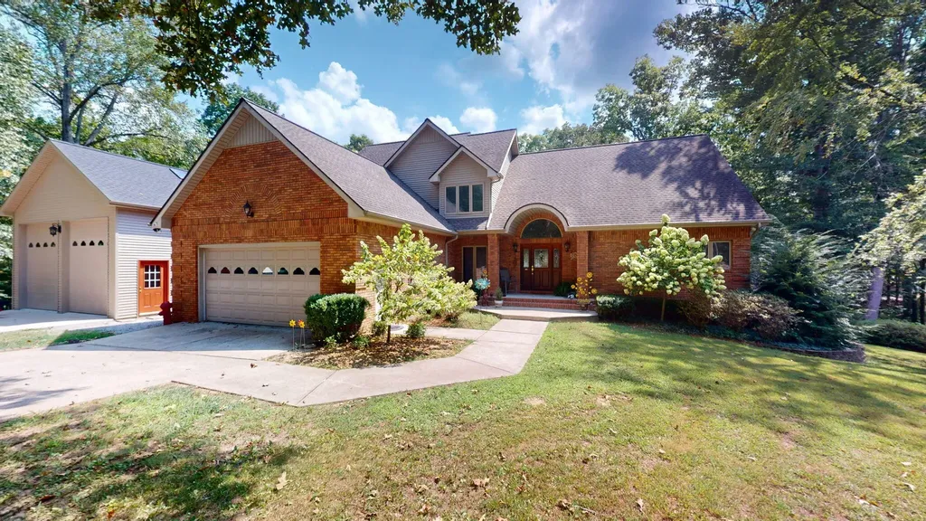 81 Woodridge Lane Murray KY 42071