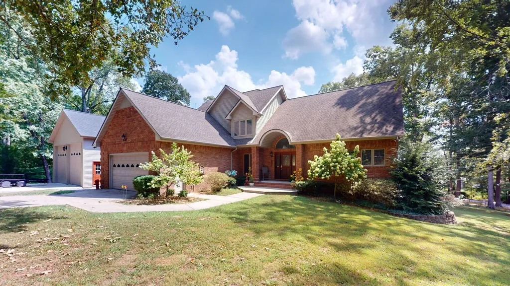 81 Woodridge Lane Murray KY 42071