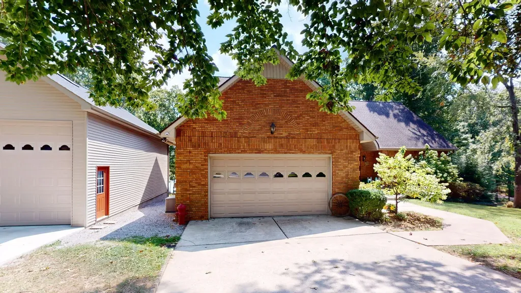 81 Woodridge Lane Murray KY 42071