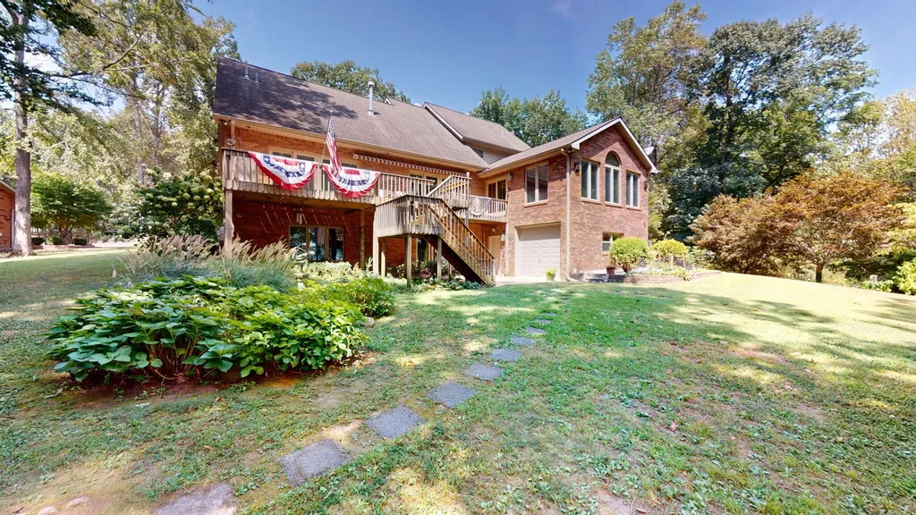 81 Woodridge Lane Murray KY 42071