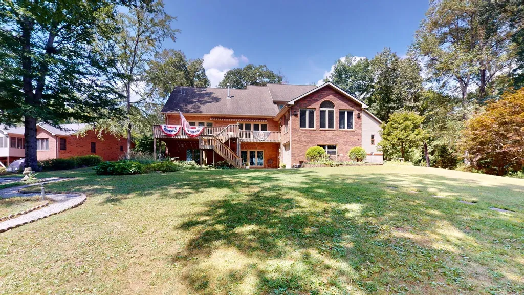 81 Woodridge Lane Murray KY 42071
