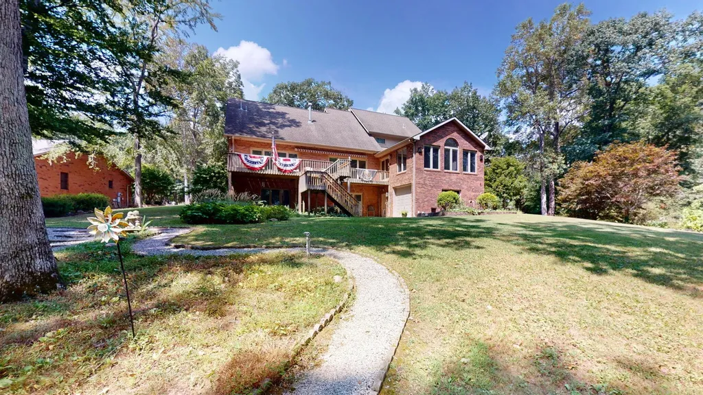 81 Woodridge Lane Murray KY 42071