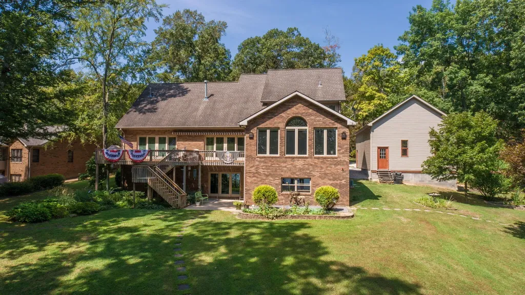 81 Woodridge Lane Murray KY 42071