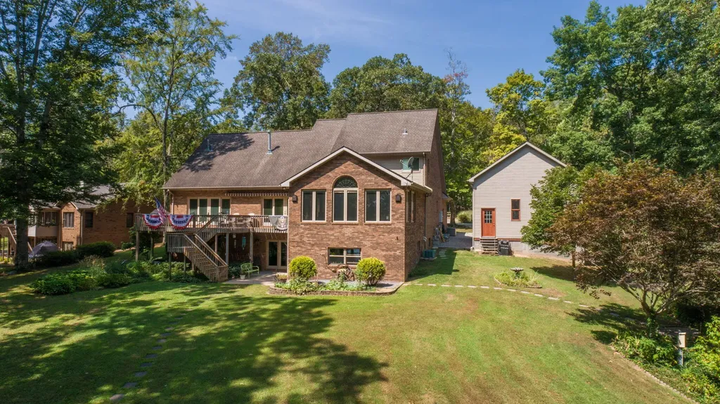 81 Woodridge Lane Murray KY 42071